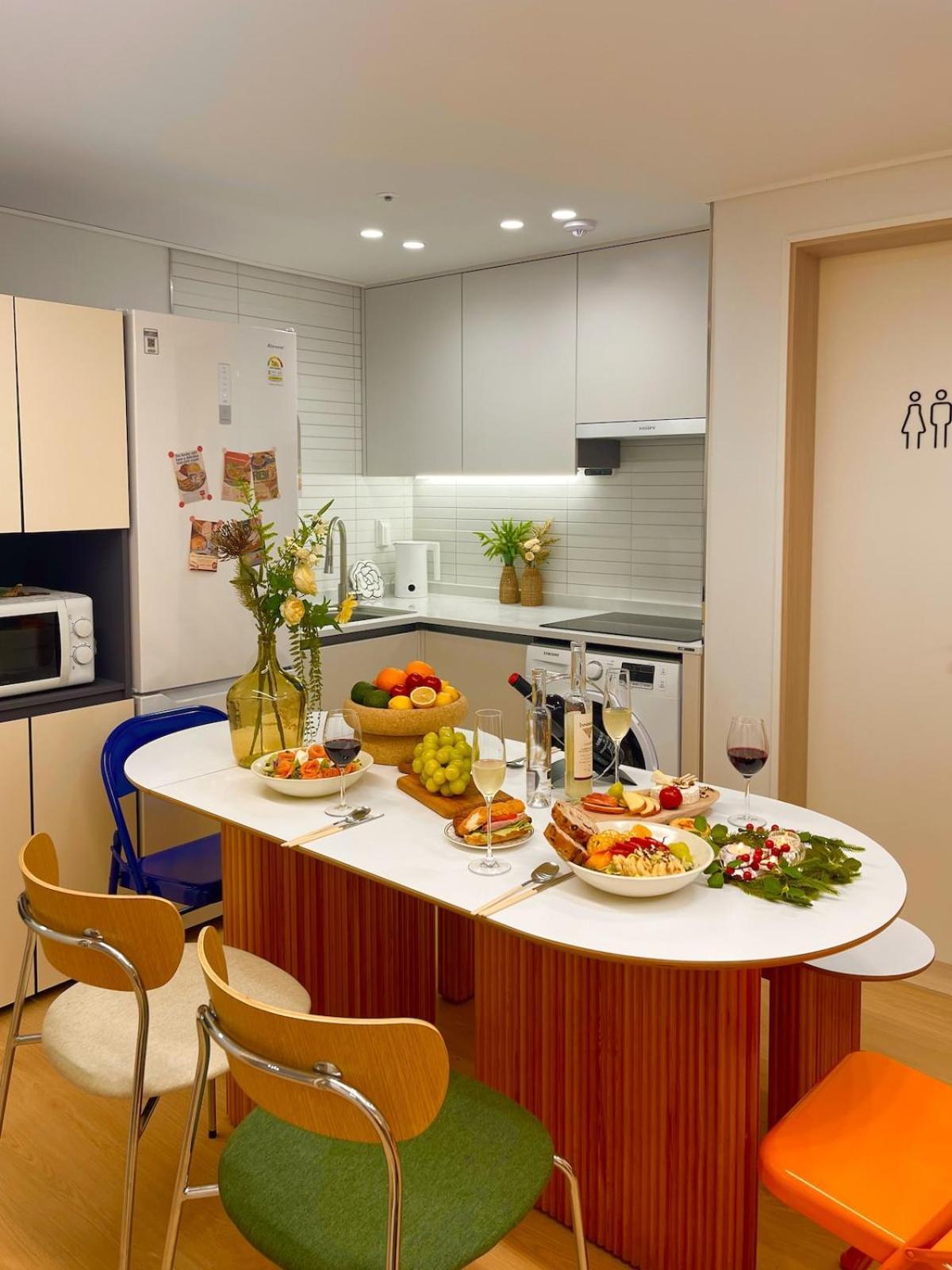 Apartment # Cheonho Station # New Construction # Olympic Hall # Lotte World # Kspo Dome # Jyp # Jamsil # Gangnam # Ddp # Gwanghwamun # Jongno # Family Trip